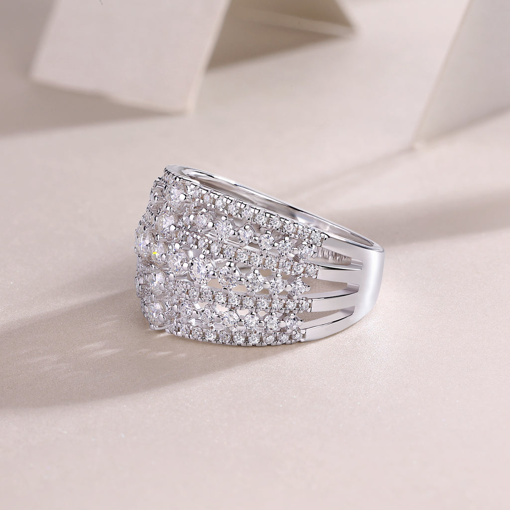 Many Diamonds Are Arranged Luxuriously Fashionable Moissanite Silver Rings