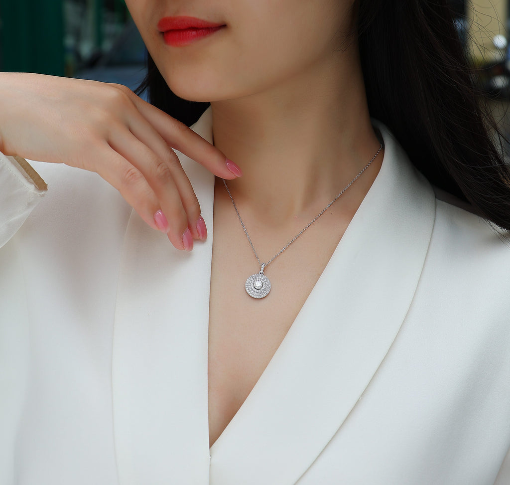 White Dune - A Fashionable And Luxurious Diamond Jewelry Pendant Set With Moissanite S925 Sterling Silver And Platinum Plating