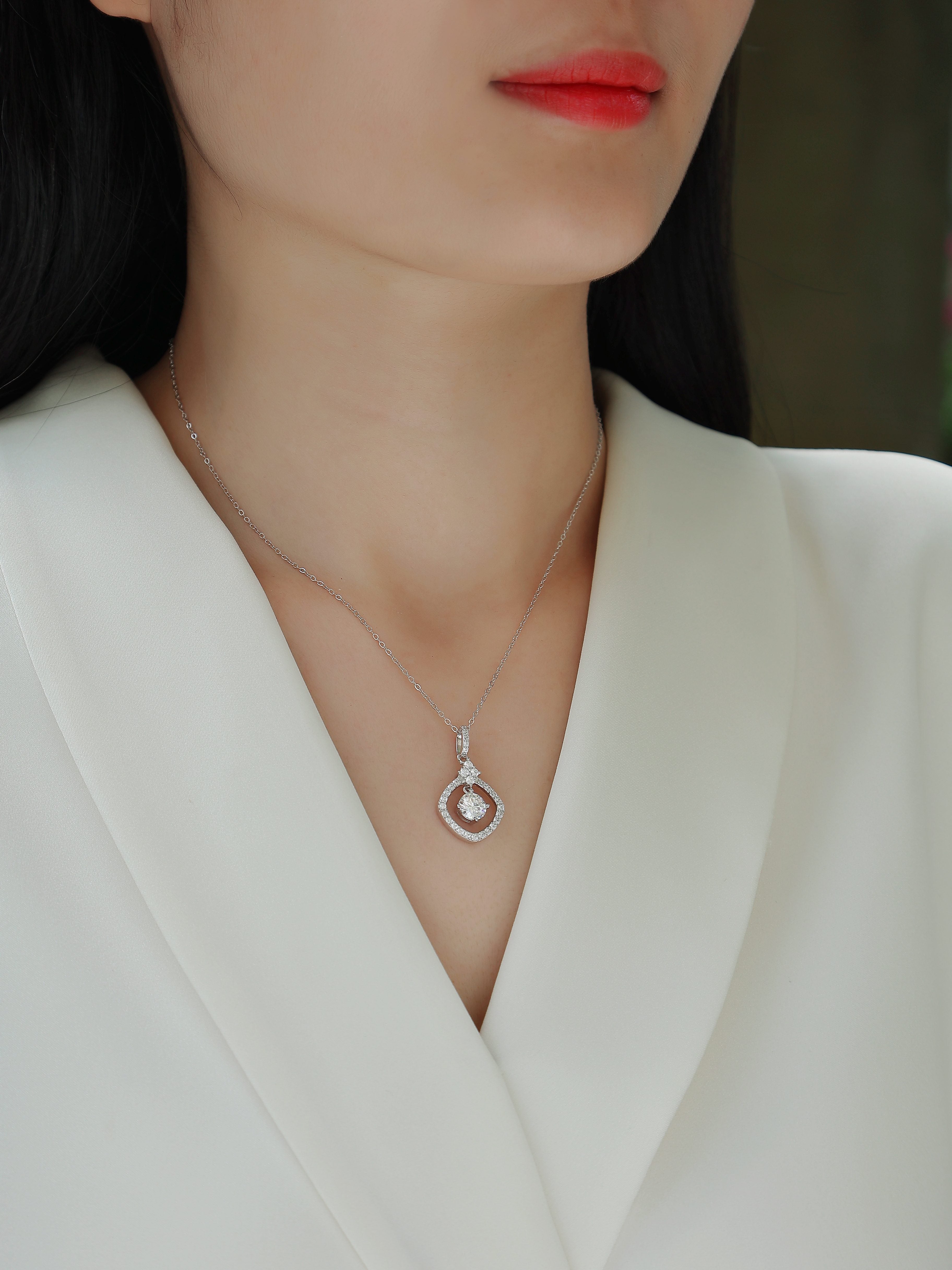 Starlight Heart-to-Heart - A Fashionable And Luxurious Diamond Jewelry Pendant Set With 1-carat Moissan Diamond S925 Sterling Silver And Platinum Plating