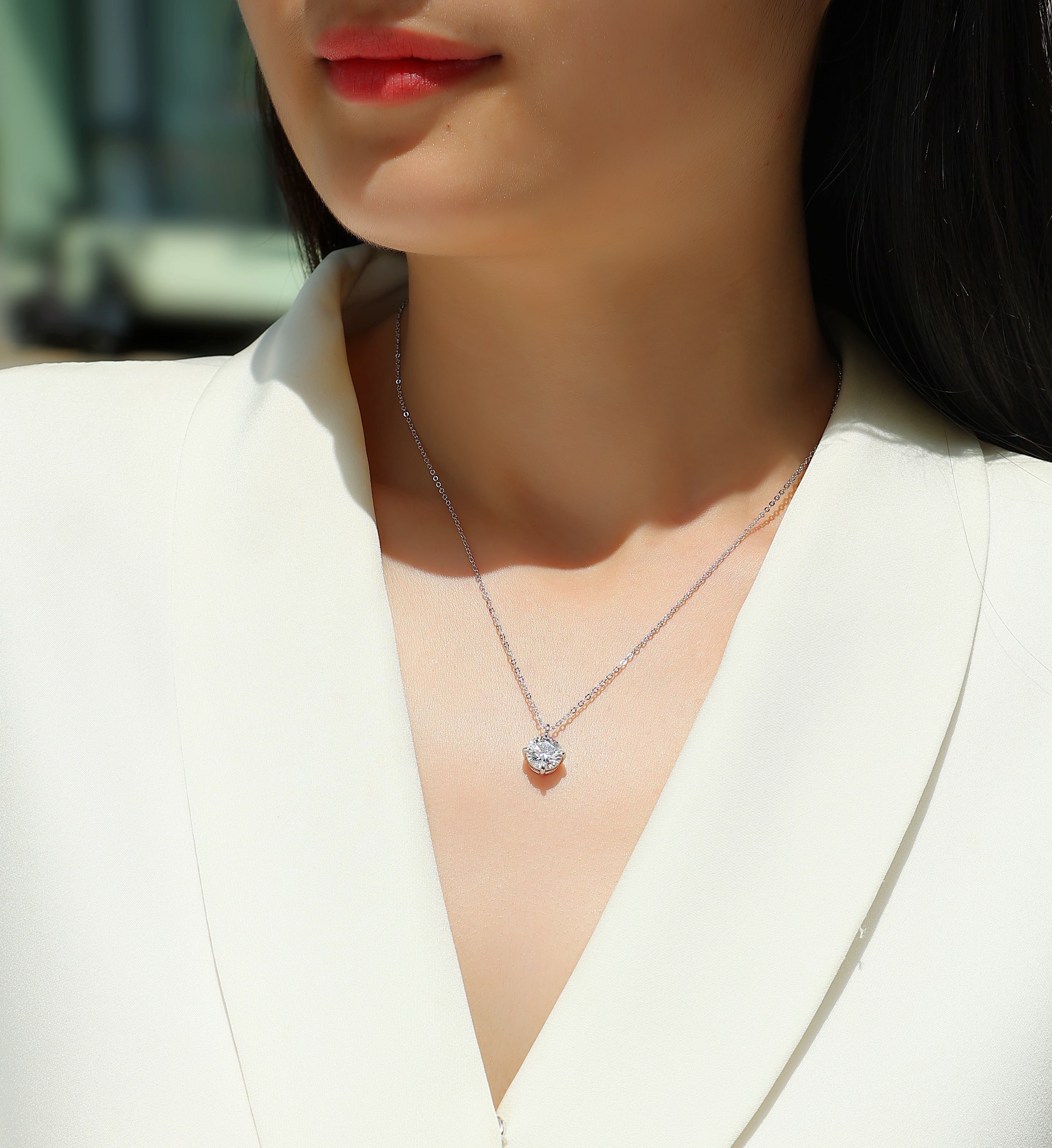 Round And Smooth - A Fashionable And Luxurious Diamond Jewelry Piece Set With 2-carat Moissan Diamonds, S925 Sterling Silver And Platinum-plated Pendant