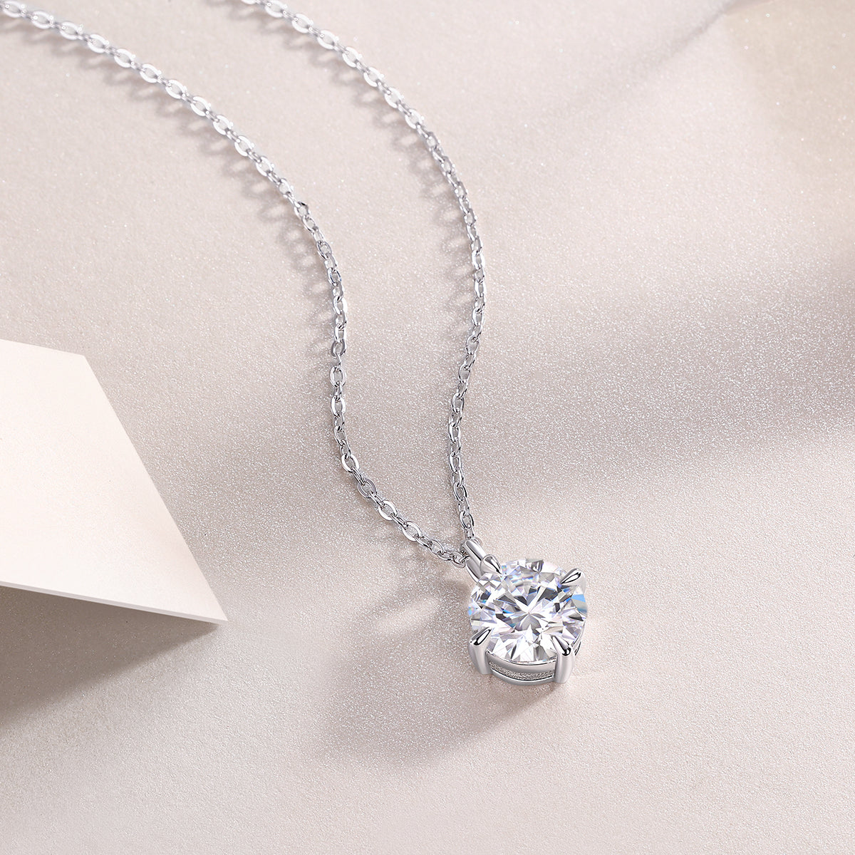 Round And Smooth - A Fashionable And Luxurious Diamond Jewelry Piece Set With 2-carat Moissan Diamonds, S925 Sterling Silver And Platinum-plated Pendant