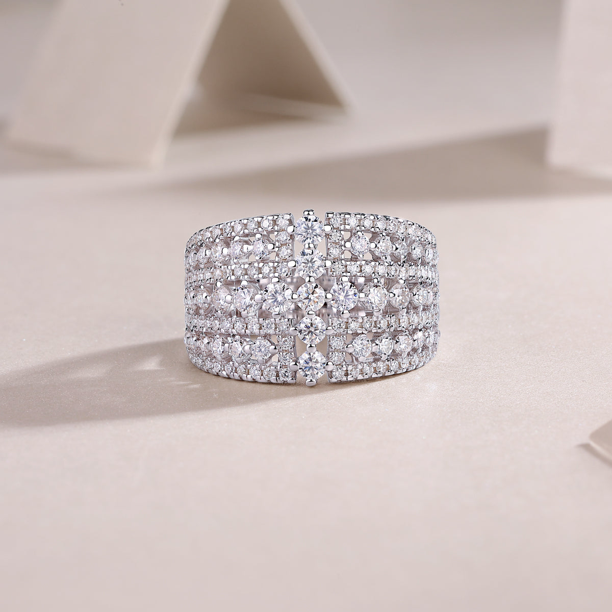 Many Diamonds Are Arranged Luxuriously Fashionable Moissanite Silver Rings