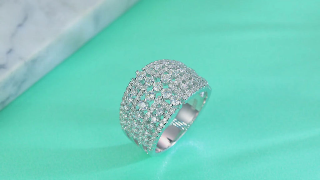 Many Diamonds Are Arranged Luxuriously Fashionable Moissanite Silver Rings